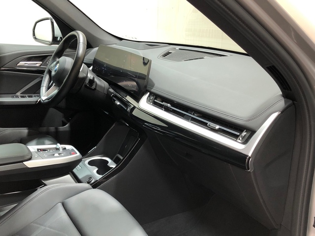 BMW X1 sDrive18d color Gris Plata. Año 2024. 110KW(150CV). Diésel. En concesionario Movilnorte El Carralero de Madrid