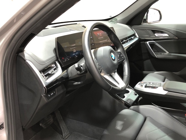 BMW X1 sDrive18d color Gris Plata. Año 2024. 110KW(150CV). Diésel. En concesionario Movilnorte El Carralero de Madrid