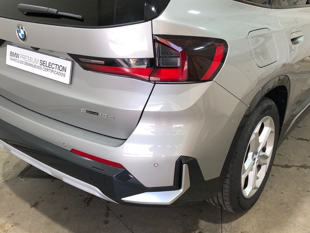 BMW X1 sDrive18d color Gris Plata. Año 2024. 110KW(150CV). Diésel. En concesionario Movilnorte El Carralero de Madrid
