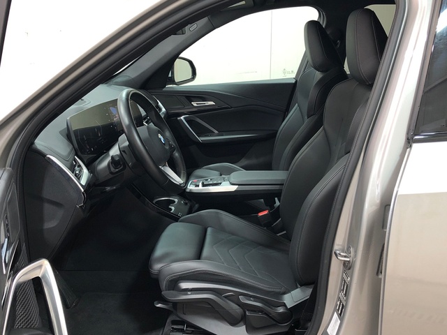 BMW X1 sDrive18d color Gris Plata. Año 2024. 110KW(150CV). Diésel. En concesionario Movilnorte El Carralero de Madrid