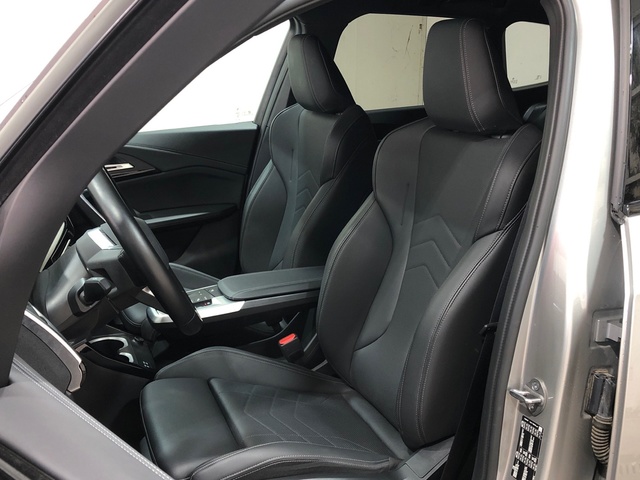 BMW X1 sDrive18d color Gris Plata. Año 2024. 110KW(150CV). Diésel. En concesionario Movilnorte El Carralero de Madrid