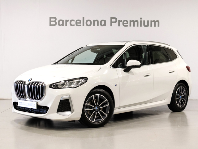 BMW Serie 2 218d Active Tourer color Blanco. Año 2024. 110KW(150CV). Diésel. En concesionario Barcelona Premium -- GRAN VIA de Barcelona