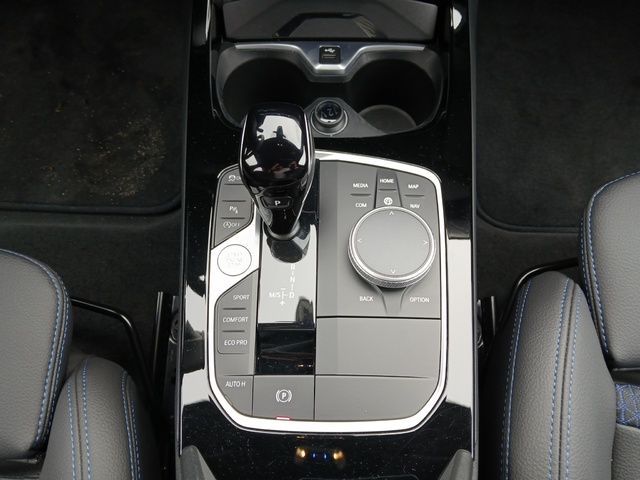 BMW Serie 1 118d color Blanco. Año 2024. 110KW(150CV). Diésel. En concesionario SAN JUAN Automoviles Fersan S.A. de Alicante