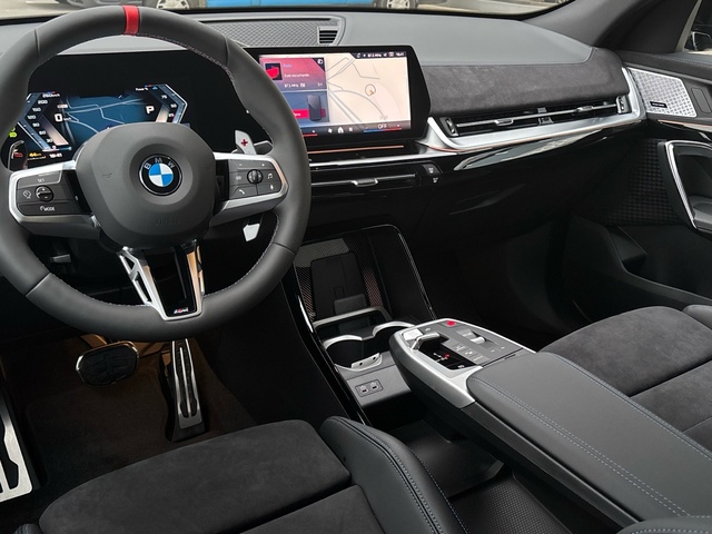 BMW X2 M35i color Negro. Año 2024. 221KW(300CV). Gasolina. En concesionario Celtamotor Caldas Reis de Pontevedra