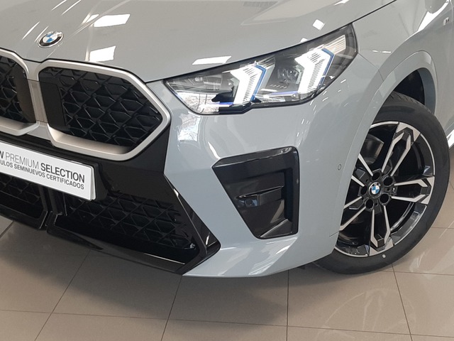 BMW X2 sDrive20i color Gris. Año 2025. 125KW(170CV). Gasolina. En concesionario Automoviles Bertolin S.L. de Valencia