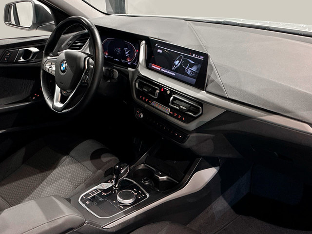 BMW Serie 1 118d color Blanco. Año 2024. 110KW(150CV). Diésel. En concesionario BMW Marcos Automoción de Valencia