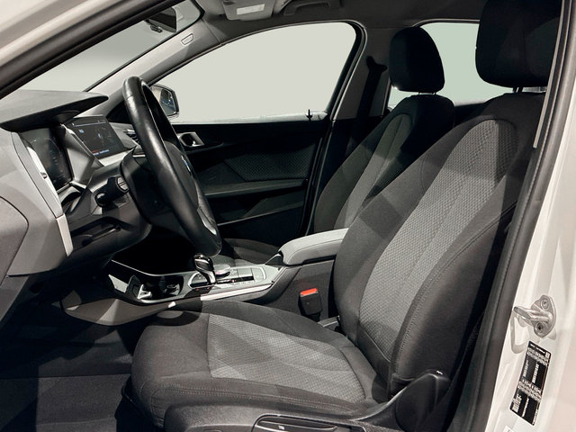 BMW Serie 1 118d color Blanco. Año 2024. 110KW(150CV). Diésel. En concesionario BMW Marcos Automoción de Valencia