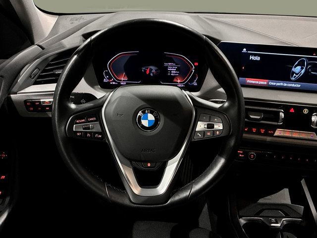 BMW Serie 1 118d color Blanco. Año 2024. 110KW(150CV). Diésel. En concesionario BMW Marcos Automoción de Valencia