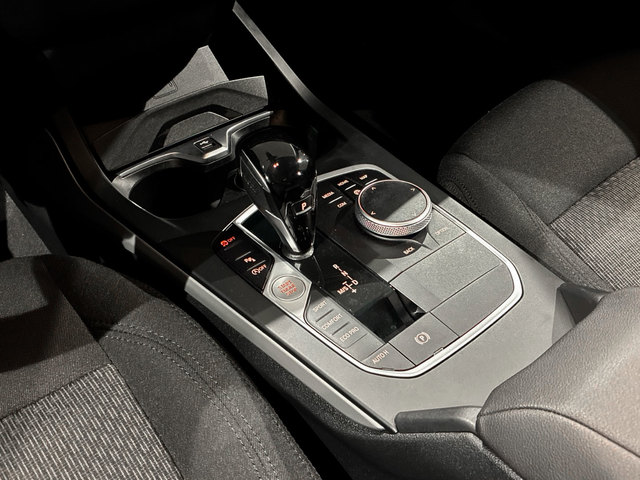 BMW Serie 1 118d color Blanco. Año 2024. 110KW(150CV). Diésel. En concesionario BMW Marcos Automoción de Valencia