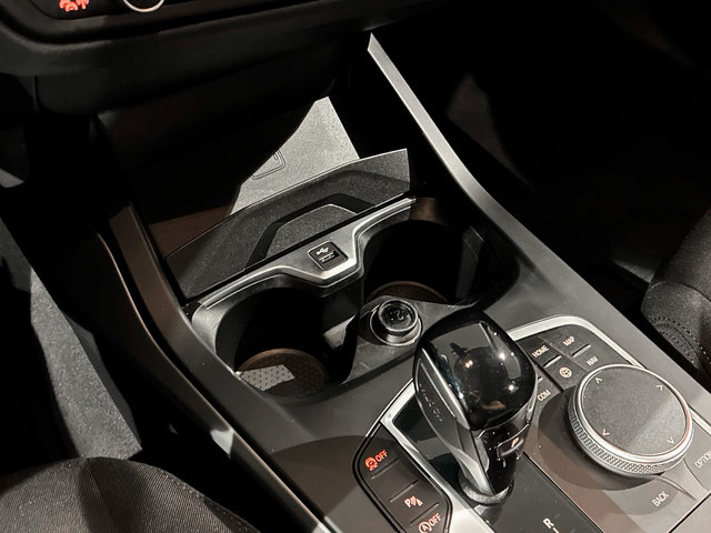 BMW Serie 1 118d color Blanco. Año 2024. 110KW(150CV). Diésel. En concesionario BMW Marcos Automoción de Valencia