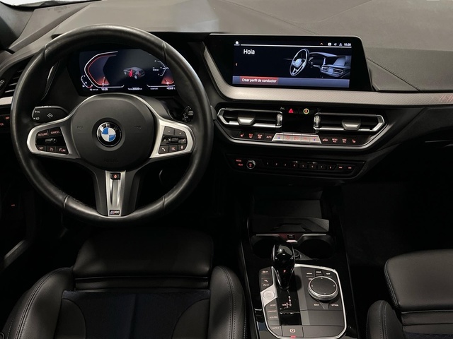 BMW Serie 1 118i color Blanco. Año 2024. 103KW(140CV). Gasolina. En concesionario Engasa S.A. de Valencia