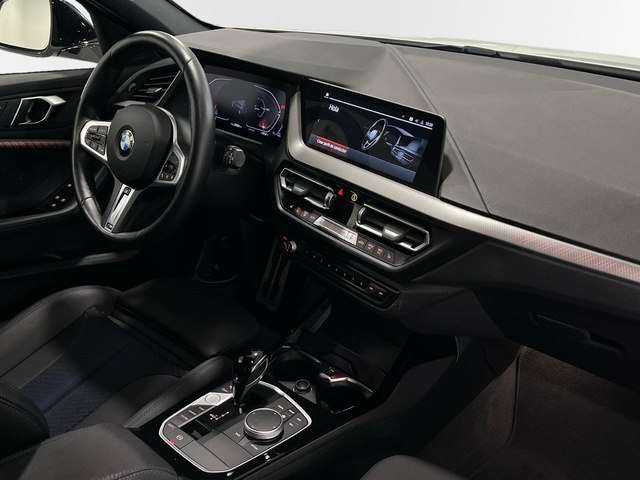 BMW Serie 1 118i color Blanco. Año 2024. 103KW(140CV). Gasolina. En concesionario Engasa S.A. de Valencia