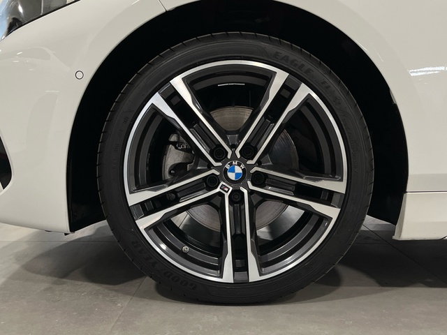 BMW Serie 1 118i color Blanco. Año 2024. 103KW(140CV). Gasolina. En concesionario Engasa S.A. de Valencia