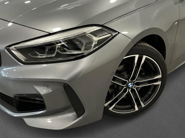 BMW Serie 1 118i color Gris. Año 2024. 103KW(140CV). Gasolina. En concesionario Engasa S.A. de Valencia