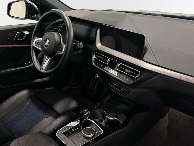 BMW Serie 1 118i color Gris. Año 2024. 103KW(140CV). Gasolina. En concesionario Engasa S.A. de Valencia