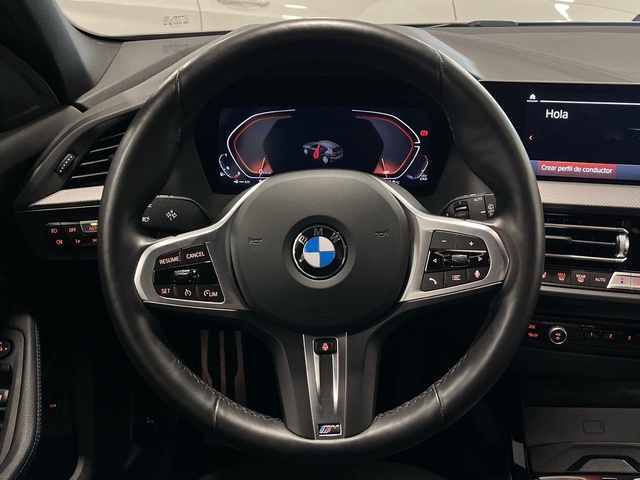 BMW Serie 1 118i color Gris. Año 2024. 103KW(140CV). Gasolina. En concesionario Engasa S.A. de Valencia