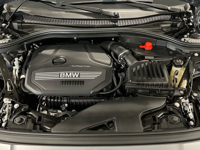 BMW Serie 1 118i color Gris. Año 2024. 103KW(140CV). Gasolina. En concesionario Engasa S.A. de Valencia