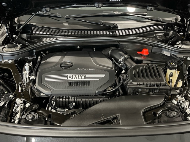 BMW Serie 1 118i color Negro. Año 2024. 103KW(140CV). Gasolina. En concesionario Engasa S.A. de Valencia