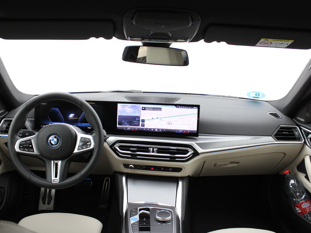 BMW i4 M50 color Azul. Año 2025. 400KW(544CV). Eléctrico. En concesionario Augusta Aragon S.A. de Zaragoza