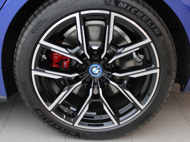BMW i4 M50 color Azul. Año 2025. 400KW(544CV). Eléctrico. En concesionario Augusta Aragon S.A. de Zaragoza