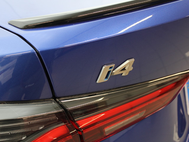 BMW i4 M50 color Azul. Año 2025. 400KW(544CV). Eléctrico. En concesionario Augusta Aragon S.A. de Zaragoza