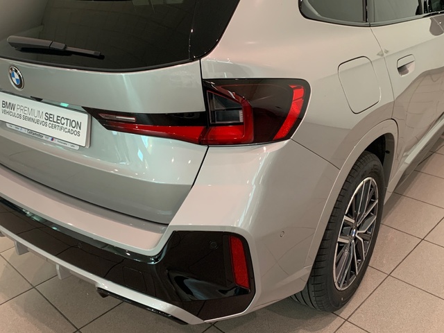 BMW X1 sDrive18d color Gris Plata. Año 2024. 110KW(150CV). Diésel. En concesionario Celtamotor Lalín de Pontevedra