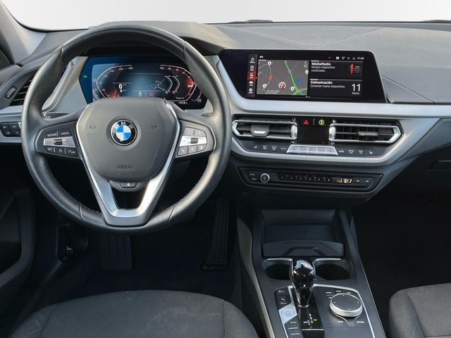 BMW Serie 1 118d color Blanco. Año 2024. 110KW(150CV). Diésel. En concesionario CARTAGENA PREMIUM S.L. de Murcia
