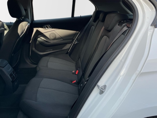BMW Serie 1 118d color Blanco. Año 2024. 110KW(150CV). Diésel. En concesionario CARTAGENA PREMIUM S.L. de Murcia