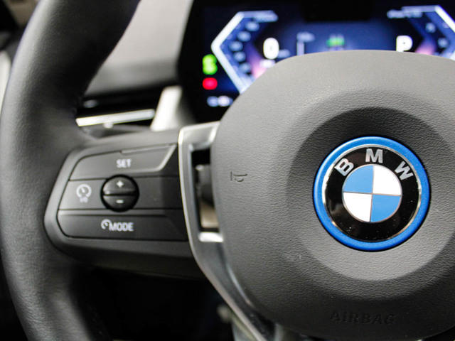 BMW iX1 xDrive30 color Azul. Año 2025. 230KW(313CV). Eléctrico. En concesionario Barcelona Premium -- GRAN VIA de Barcelona