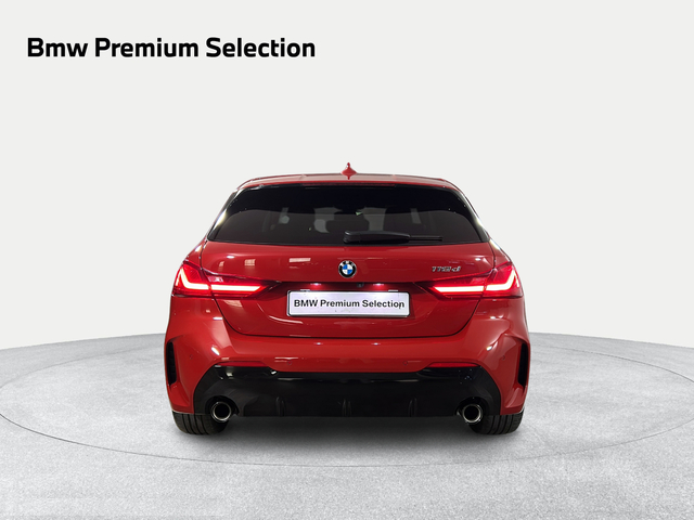 BMW Serie 1 118d color Rojo. Año 2024. 110KW(150CV). Diésel. En concesionario San Pablo Motor | Su Eminencia de Sevilla