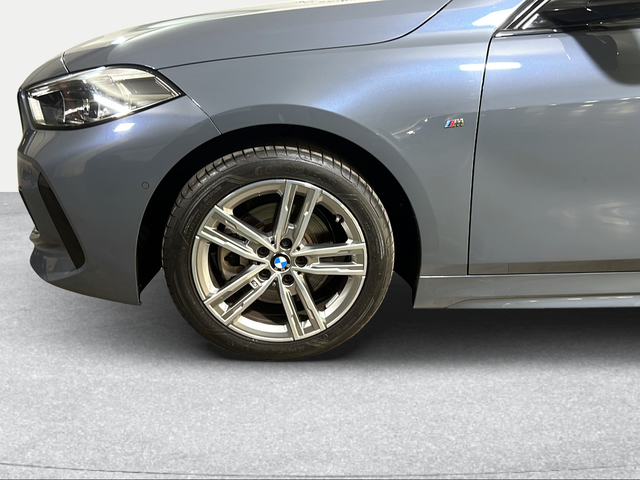 BMW Serie 1 118d color Gris. Año 2024. 110KW(150CV). Diésel. En concesionario San Pablo Motor | Su Eminencia de Sevilla