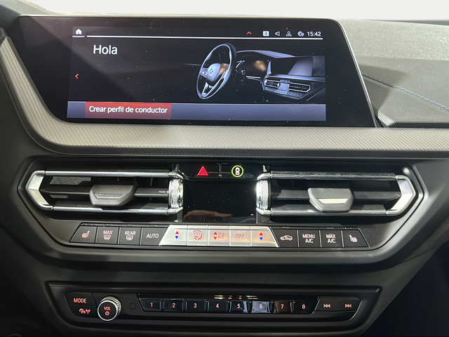 BMW Serie 1 118d color Gris. Año 2024. 110KW(150CV). Diésel. En concesionario San Pablo Motor | Su Eminencia de Sevilla