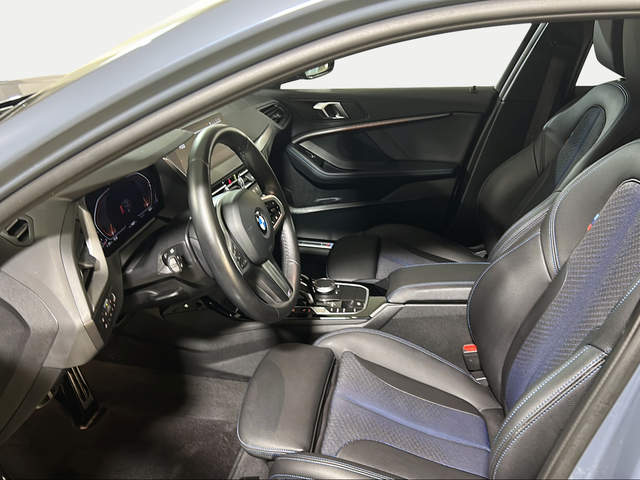 BMW Serie 1 118d color Gris. Año 2024. 110KW(150CV). Diésel. En concesionario San Pablo Motor | Su Eminencia de Sevilla