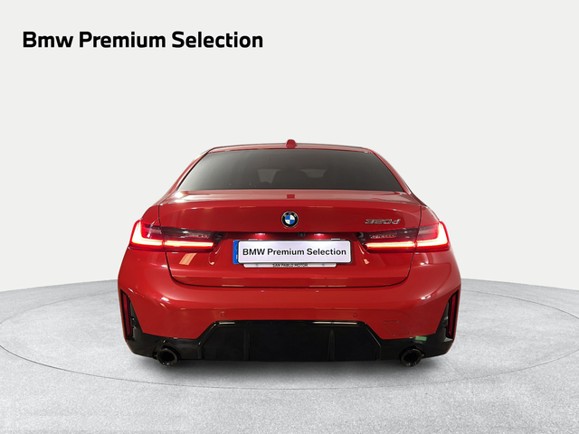 BMW Serie 3 320d color Rojo. Año 2024. 140KW(190CV). Diésel. En concesionario San Pablo Motor | Su Eminencia de Sevilla