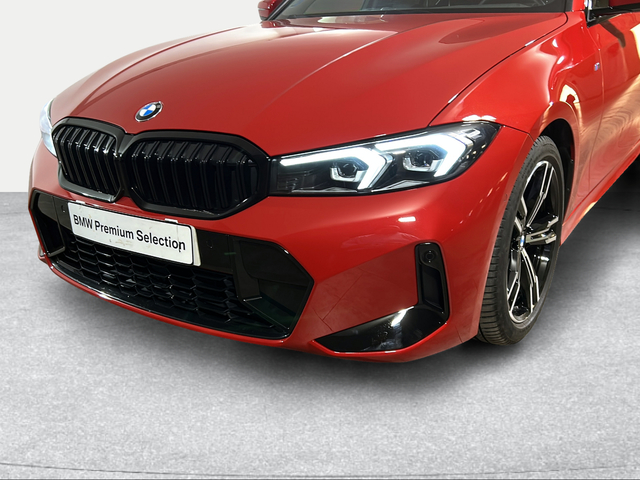 BMW Serie 3 320d color Rojo. Año 2024. 140KW(190CV). Diésel. En concesionario San Pablo Motor | Su Eminencia de Sevilla