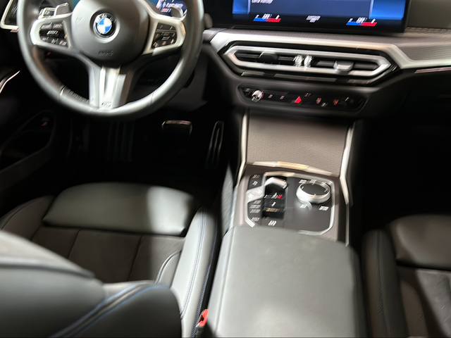 BMW Serie 3 320d color Rojo. Año 2024. 140KW(190CV). Diésel. En concesionario San Pablo Motor | Su Eminencia de Sevilla