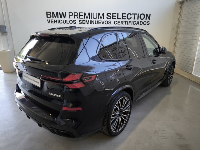 BMW X5 M60i color Negro. Año 2024. 390KW(530CV). Gasolina. En concesionario Lurauto - Gipuzkoa de Guipuzcoa