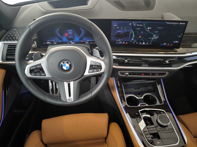 BMW X5 M60i color Negro. Año 2024. 390KW(530CV). Gasolina. En concesionario Lurauto - Gipuzkoa de Guipuzcoa