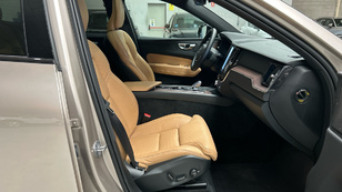 Volvo XC60 B4 D Ultimate Dark AWD Auto 145 kW (197 CV) - 7 Volvo XC60 B4 D Ocasión 145 KW (197CV) - 7
