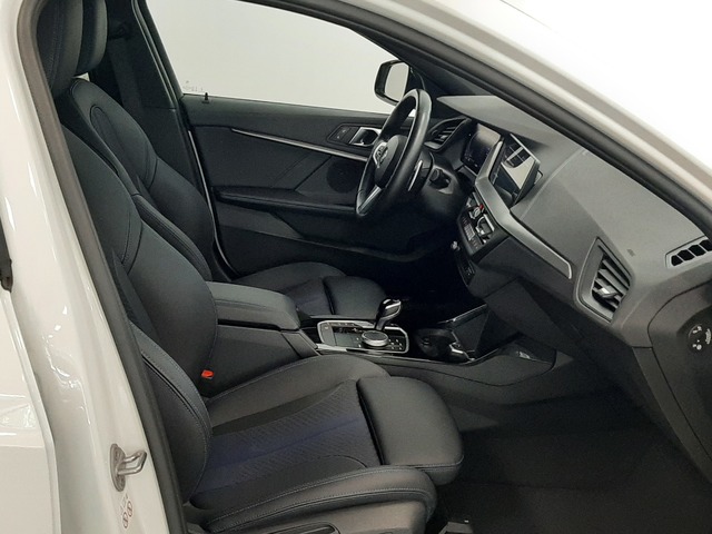 BMW Serie 1 118d color Blanco. Año 2024. 110KW(150CV). Diésel. En concesionario Automoviles Bertolin, S.L. de Valencia