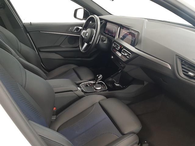 BMW Serie 1 118d color Blanco. Año 2024. 110KW(150CV). Diésel. En concesionario Automoviles Bertolin, S.L. de Valencia