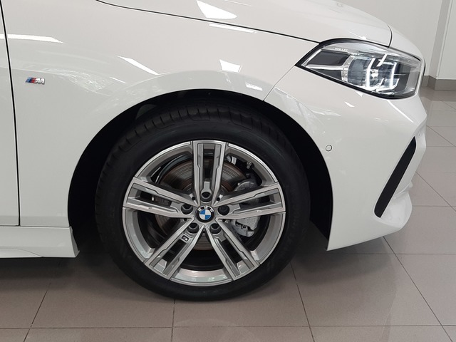 BMW Serie 1 118d color Blanco. Año 2024. 110KW(150CV). Diésel. En concesionario Automoviles Bertolin, S.L. de Valencia