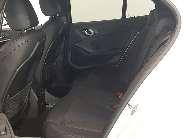 BMW Serie 1 118d color Blanco. Año 2024. 110KW(150CV). Diésel. En concesionario Automoviles Bertolin, S.L. de Valencia