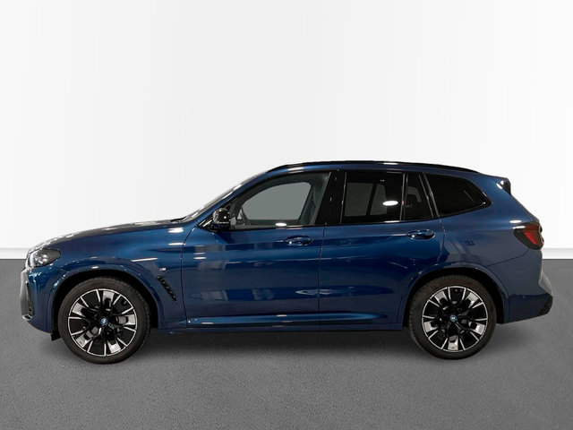 BMW iX3 M Sport color Azul. Año 2025. 210KW(286CV). Eléctrico. En concesionario Engasa S.A. de Valencia