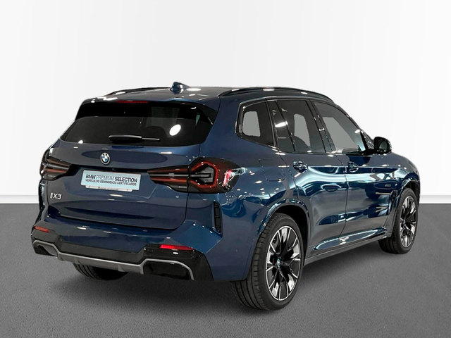 BMW iX3 M Sport color Azul. Año 2025. 210KW(286CV). Eléctrico. En concesionario Engasa S.A. de Valencia