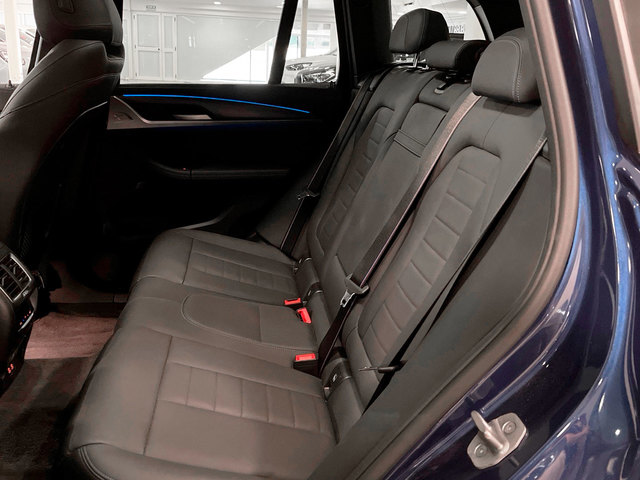 BMW iX3 M Sport color Azul. Año 2025. 210KW(286CV). Eléctrico. En concesionario Engasa S.A. de Valencia