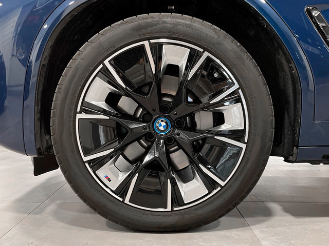BMW iX3 M Sport color Azul. Año 2025. 210KW(286CV). Eléctrico. En concesionario Engasa S.A. de Valencia