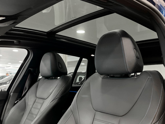 BMW iX3 M Sport color Azul. Año 2025. 210KW(286CV). Eléctrico. En concesionario Engasa S.A. de Valencia