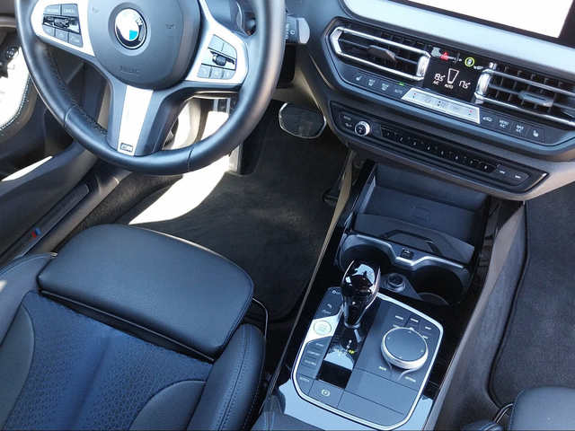 BMW Serie 1 118d color Negro. Año 2024. 110KW(150CV). Diésel. En concesionario San Rafael Motor, S.L. de Córdoba