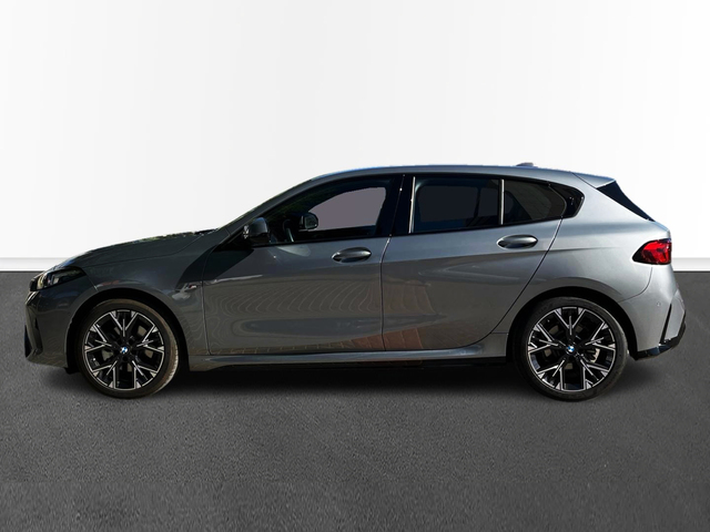 BMW Serie 1 120d color Gris. Año 2025. 120KW(163CV). Diésel. En concesionario Murcia Premium S.L. AV DEL ROCIO de Murcia